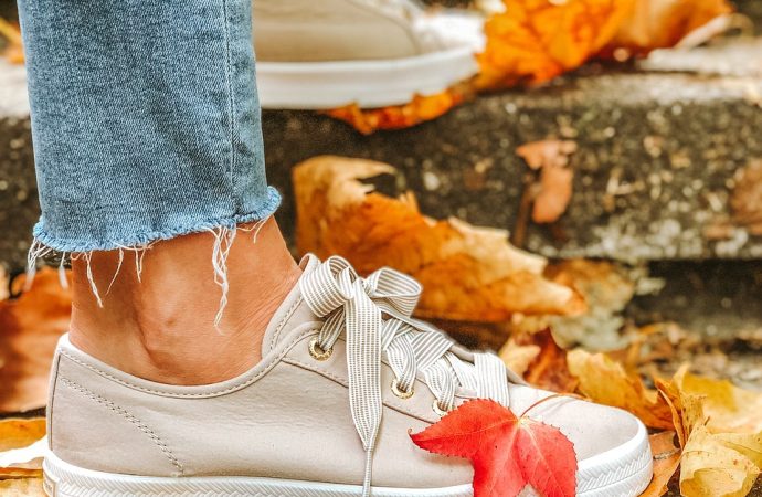 Do czego możesz założyć damskie sneakersy?