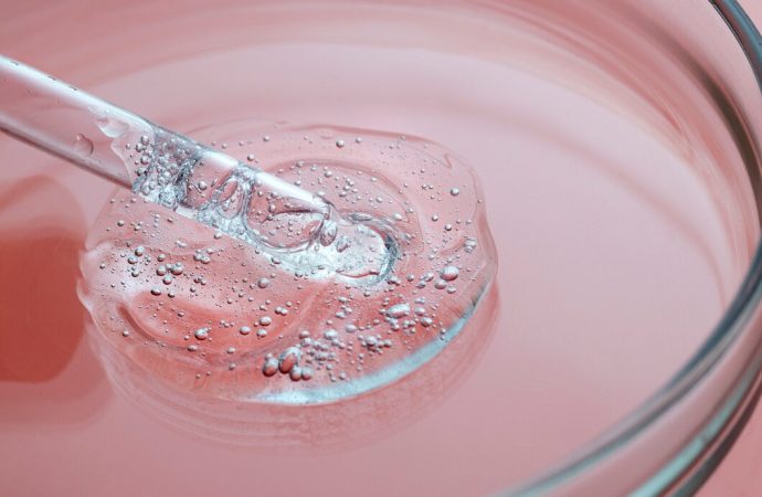 Jak kosmetyki z peptydami przyspieszają regenerację skóry i poprawiają jej jędrność