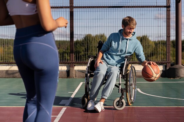 Jak elastyczne majtki mocujące mogą poprawić komfort życia osób niepełnosprawnych?