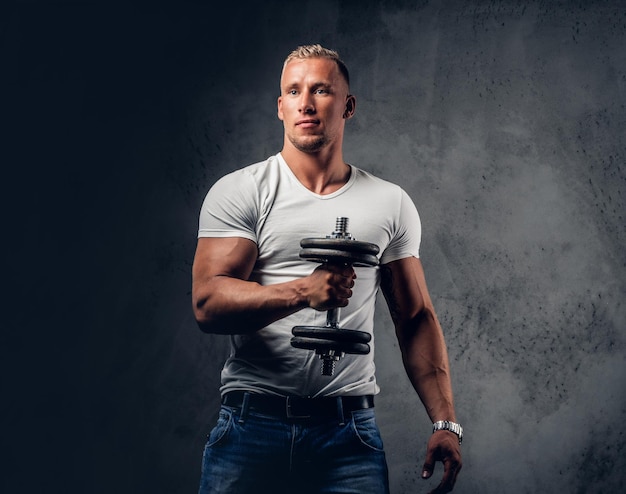 Jak aminokwasy wspierają regenerację mięśni po intensywnym treningu?