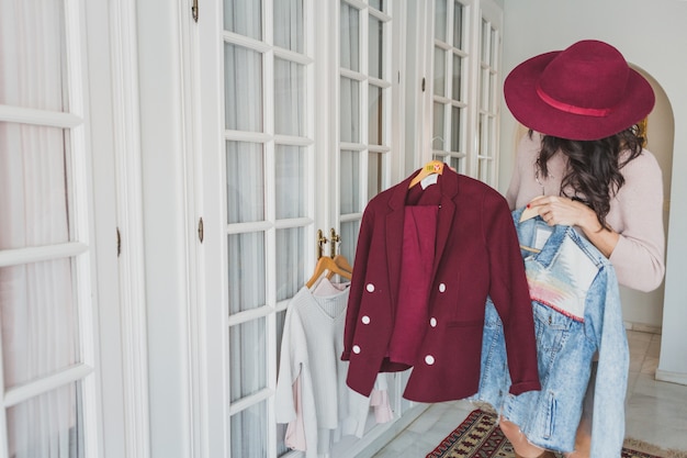 Jak tworzyć stylizacje, które odzwierciedlają Twoją osobowość?